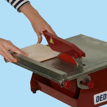 DEDRA Burkolólap vágó 450W, 180mm, asztalméret 390x385mm